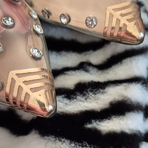 Chic Black and Cream Women's Flats - Picture 7 of 7